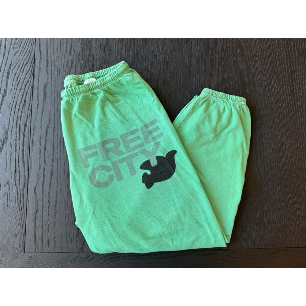 FREECITY | Classic Sweatpants in Bright Green